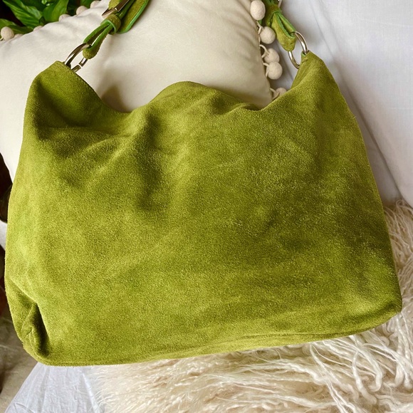 🛍Host Pick!🛍 Suede Rosette Handbag - Picture 7 of 10